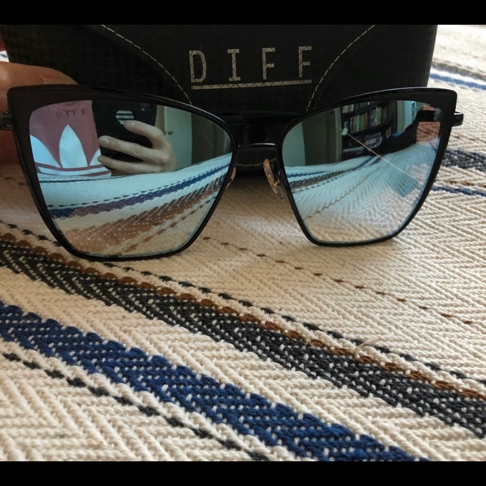 Diff Eyewear Becky Authentic Black Frame Mirror - image 1